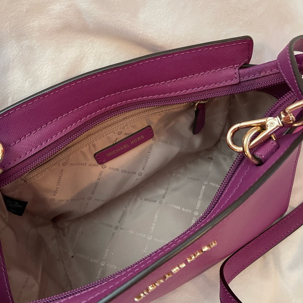 Micheal Kors purse, very roomy